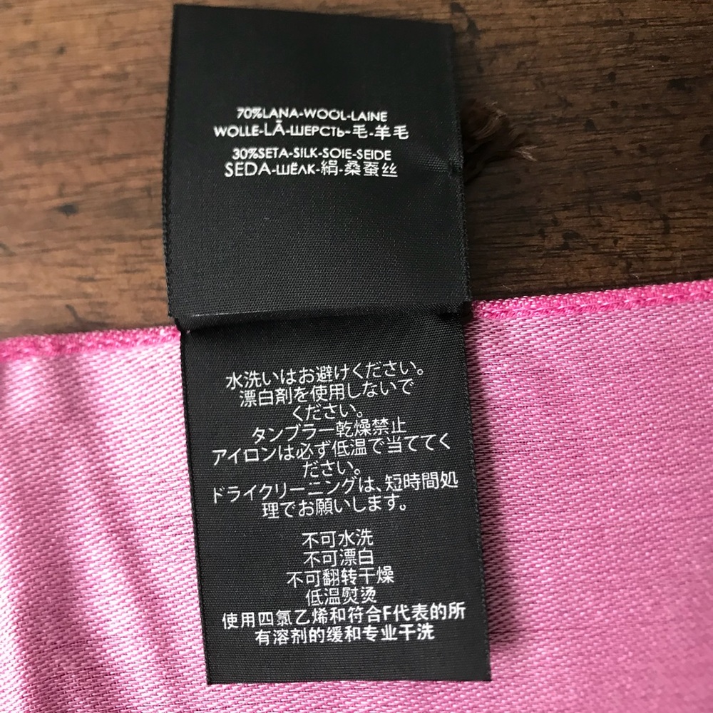 🎊5 ⭐️HP/RESTOCKED/JUST IN🎊Luxurious Gucci Scarf - Picture 5 of 6